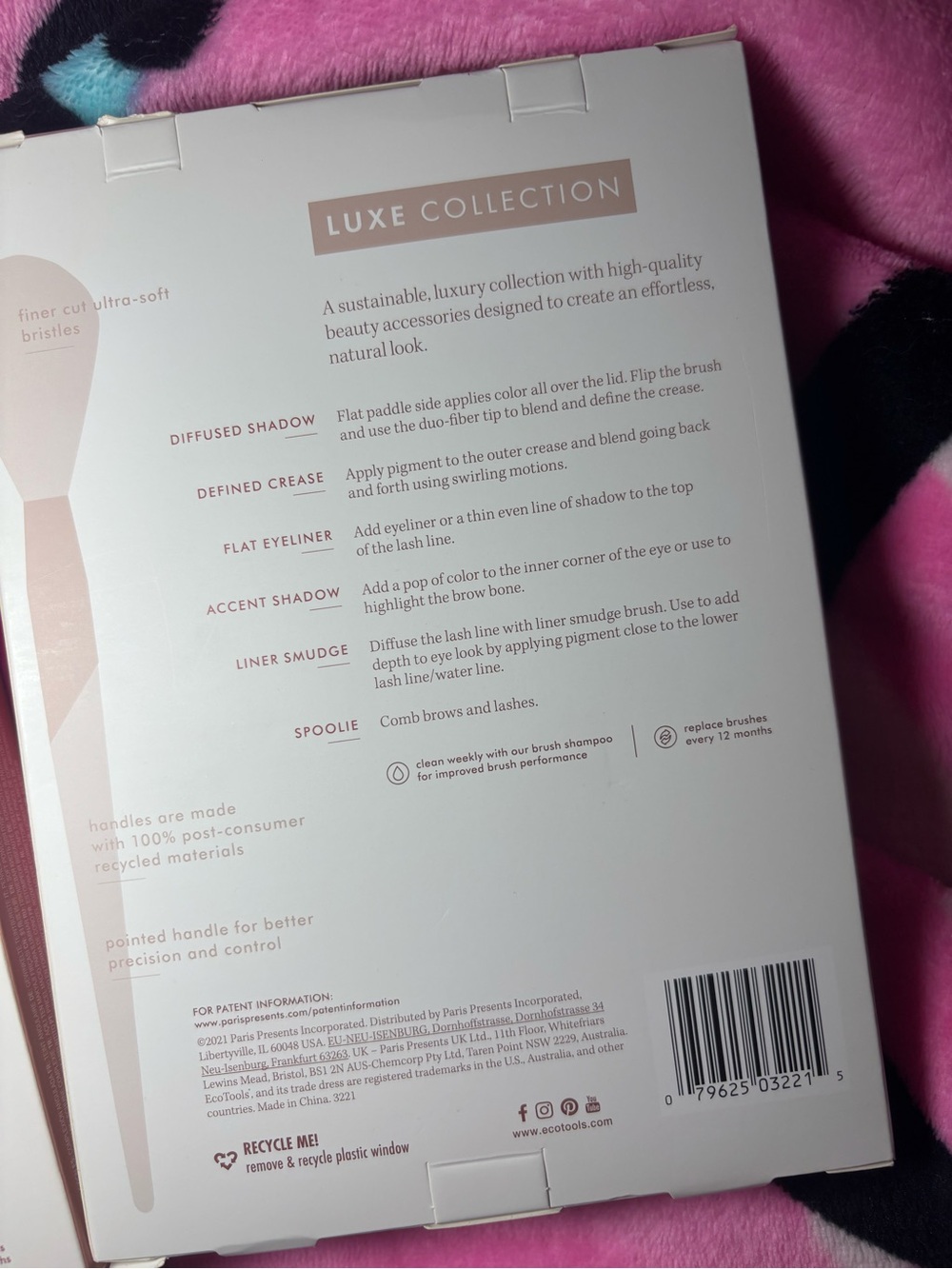 (2) Makeup brushes - Picture 5 of 7